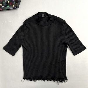 UNIQLO Wool Black Vertical Striped Knit
Stretchy Women’s Sweater Top